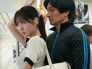 Thay bố chăm sóc lồn mẹ kế và chị gái