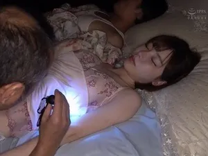 Cô ấy cần một con cặc đen to hơn là một công việc