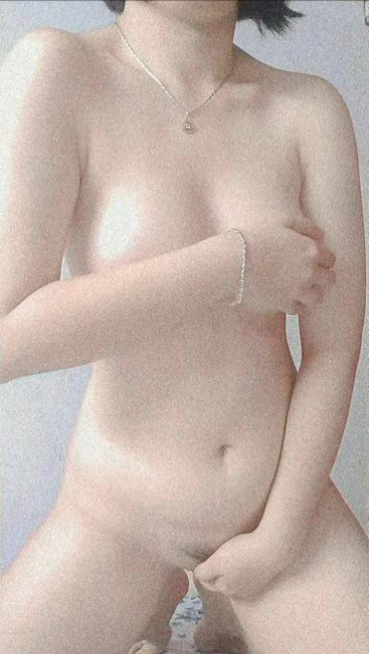 Đôi chân đẹp tuyệt trần của cô gái trẻ năm 2002! Thịt 丝Giày cao xử lý 〼 ，Hình chữ thập 势扭芨细 〆 ，Thay đổi quần áo thịt bò và bê phía sau 〼 〼