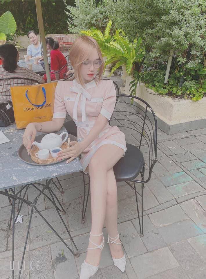 Cô nàng ghen tị khi cậu bạn thân có em người yêu nên liên tục gạ tình